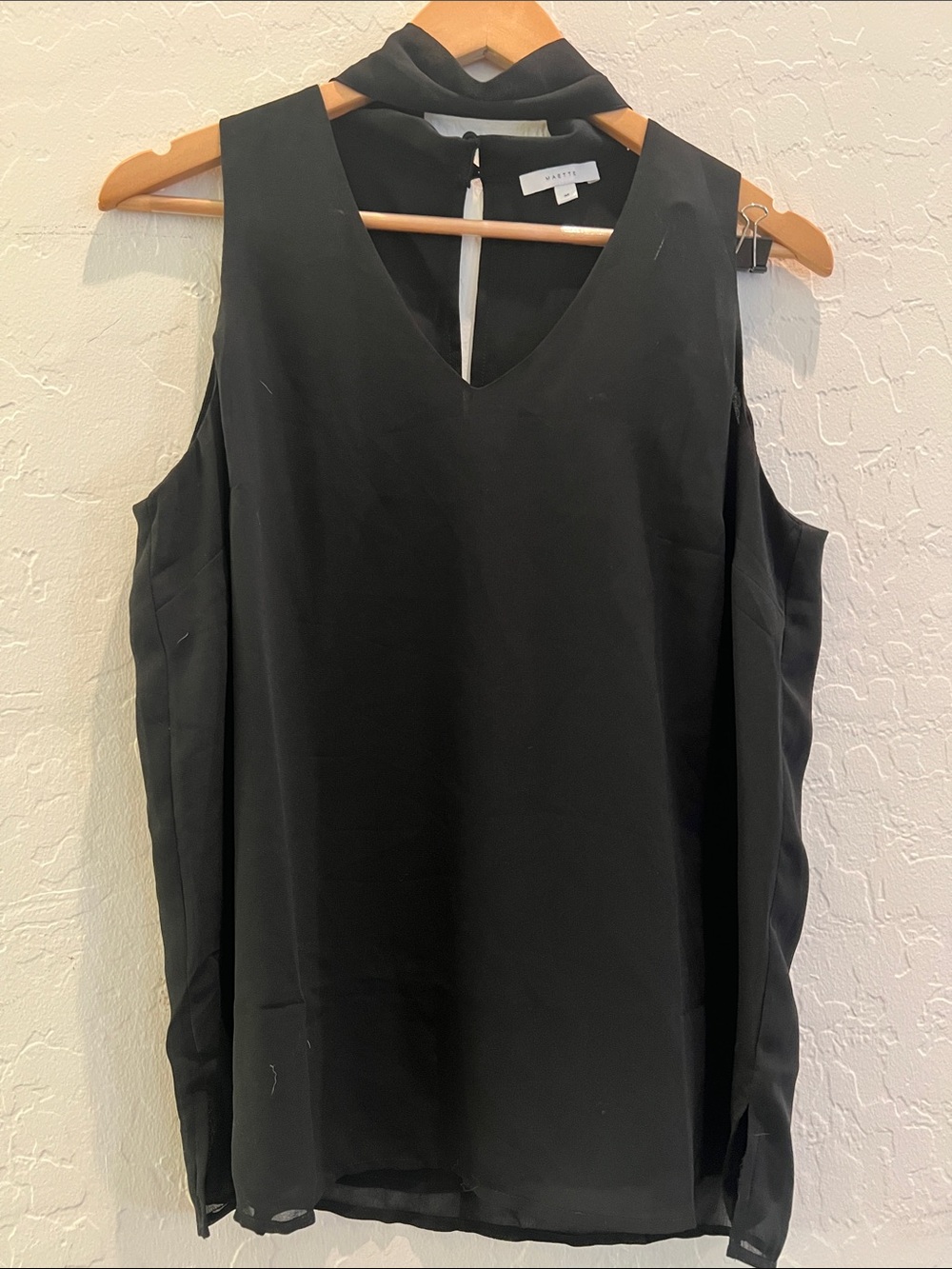 NWOT SZ L MAETTE -Chiffon V-Neck Sleeveless blouse choker accent collar - Black